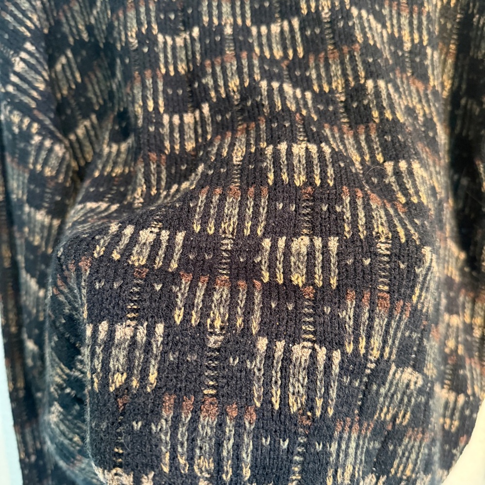 90’s pattern Sweater - Picture 2 of 5